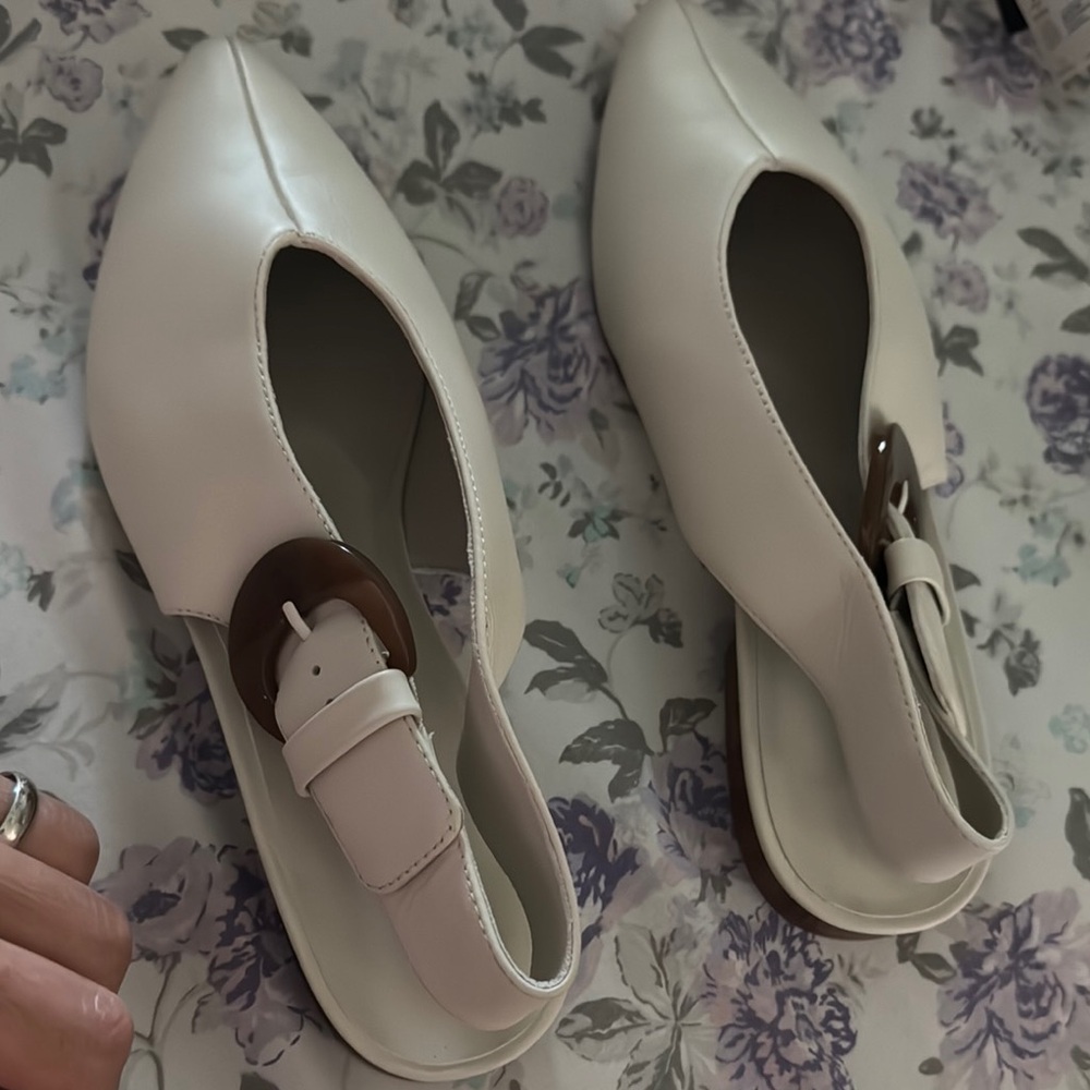 Vero Cuoio White Flats Classic Comfort never used new ones